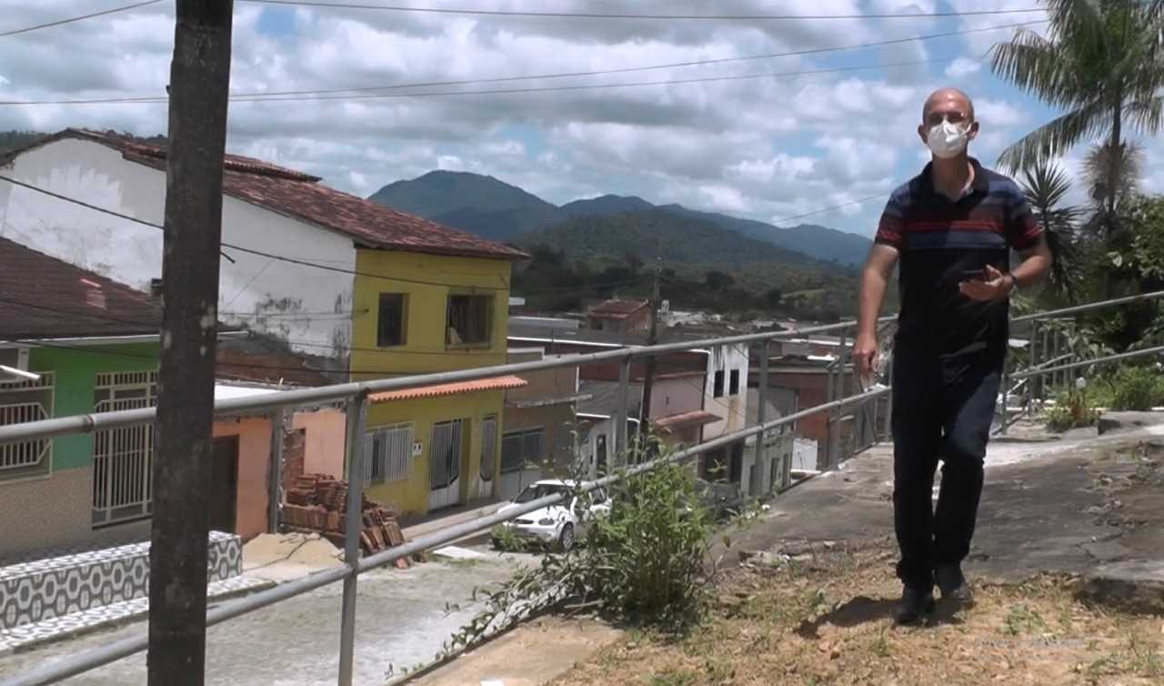 Camacã: Moradores da escadaria da Rua Duque de Caxias comemoram a instalação de Corrimãos